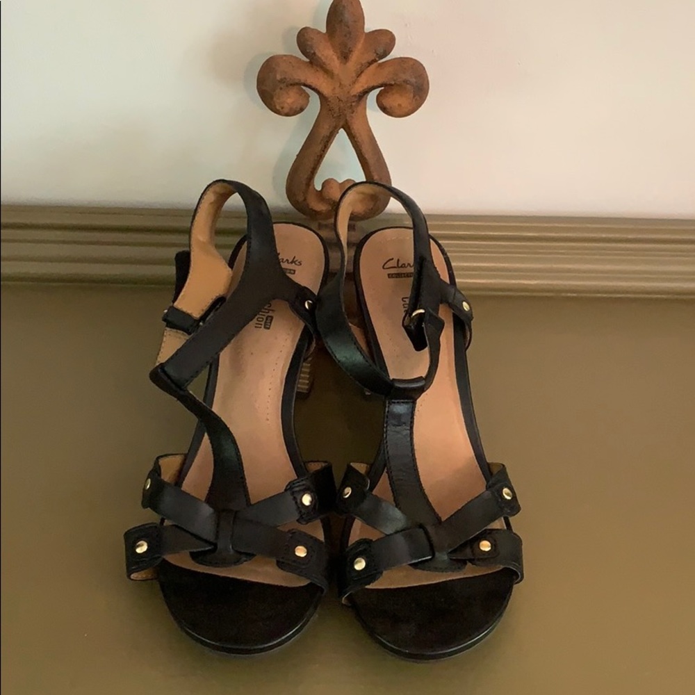 Classic Black Sandal by Clark’s Collection.